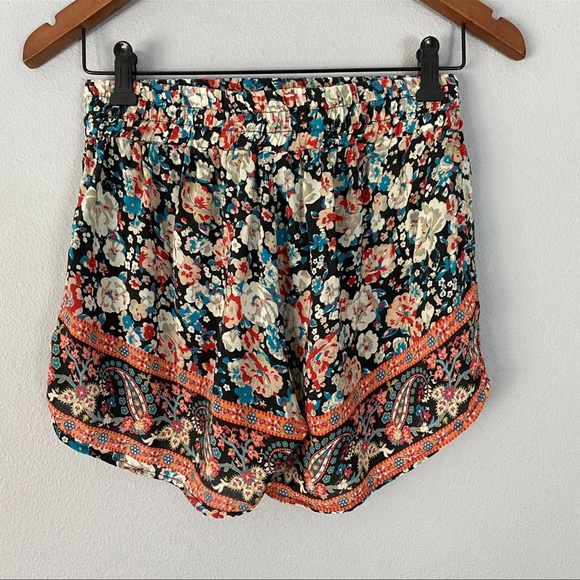 Tolani Shorts S Pink Red Black Paisley Print Elastic Waist Silk - Picture 4 of 7